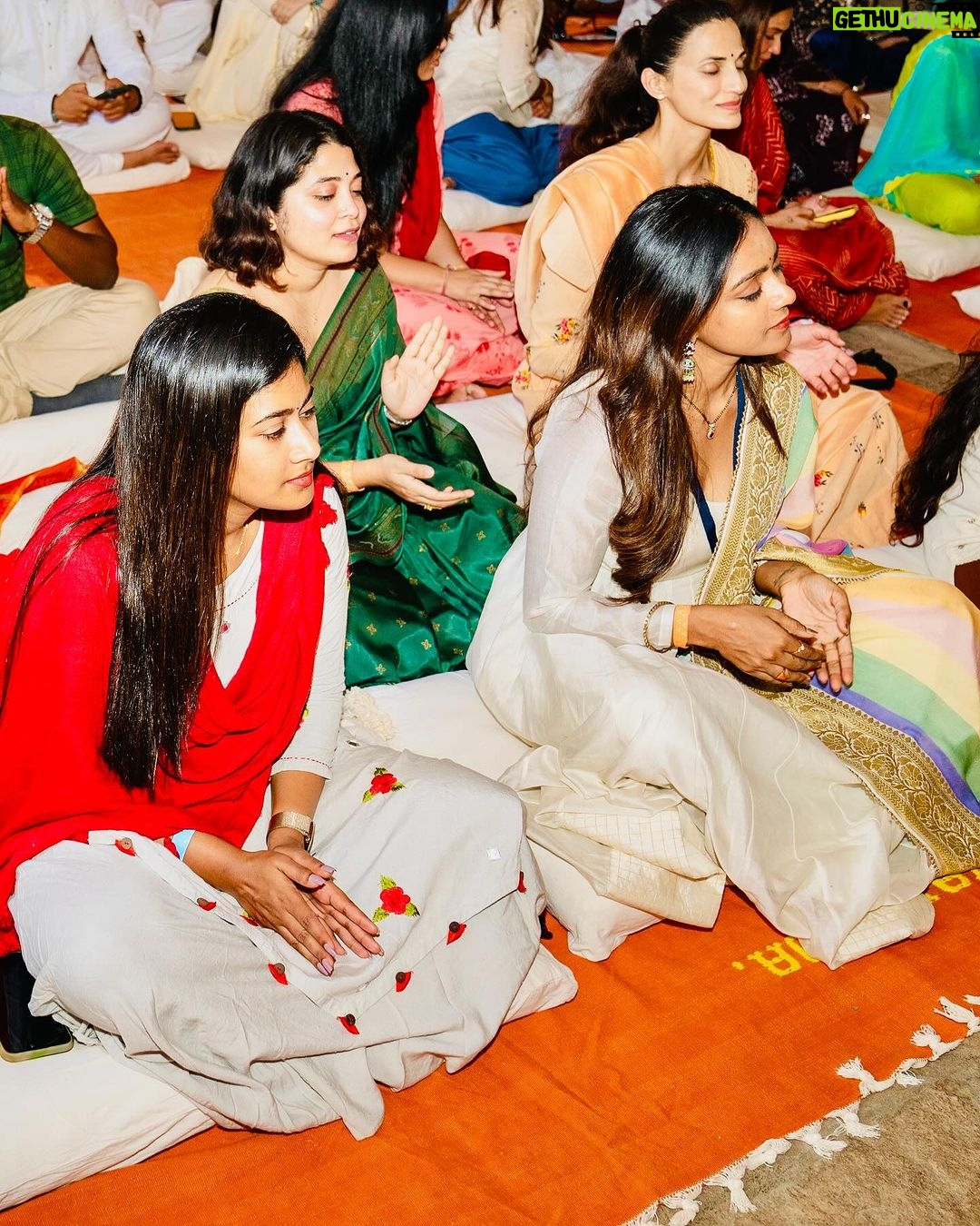 Vithika Sheru Instagram - Awestruck moment 🥹 @isha.foundation @sadhguru finally this happened can’t express in words how I felt being in his presence. Thank you isha for this beautiful experience. Of course it is - @bhargavikunam loved it akkaa Isha Foundation, Coimbatore