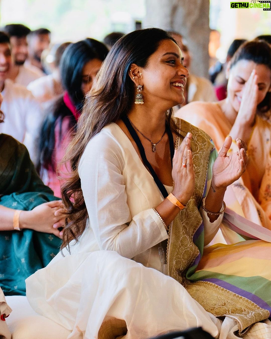 Vithika Sheru Instagram - Awestruck moment 🥹 @isha.foundation @sadhguru finally this happened can’t express in words how I felt being in his presence. Thank you isha for this beautiful experience. Of course it is - @bhargavikunam loved it akkaa Isha Foundation, Coimbatore
