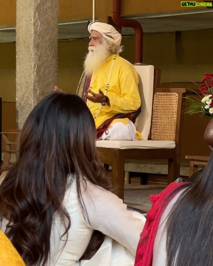 Vithika Sheru Instagram - Awestruck moment 🥹 @isha.foundation @sadhguru finally this happened can’t express in words how I felt being in his presence. Thank you isha for this beautiful experience. Of course it is - @bhargavikunam loved it akkaa Isha Foundation, Coimbatore