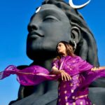 Vithika Sheru Instagram - Blessed 💜 @adiyogi.official . . . Outfit - @bhargavikunam Adiyogi Shiva statue
