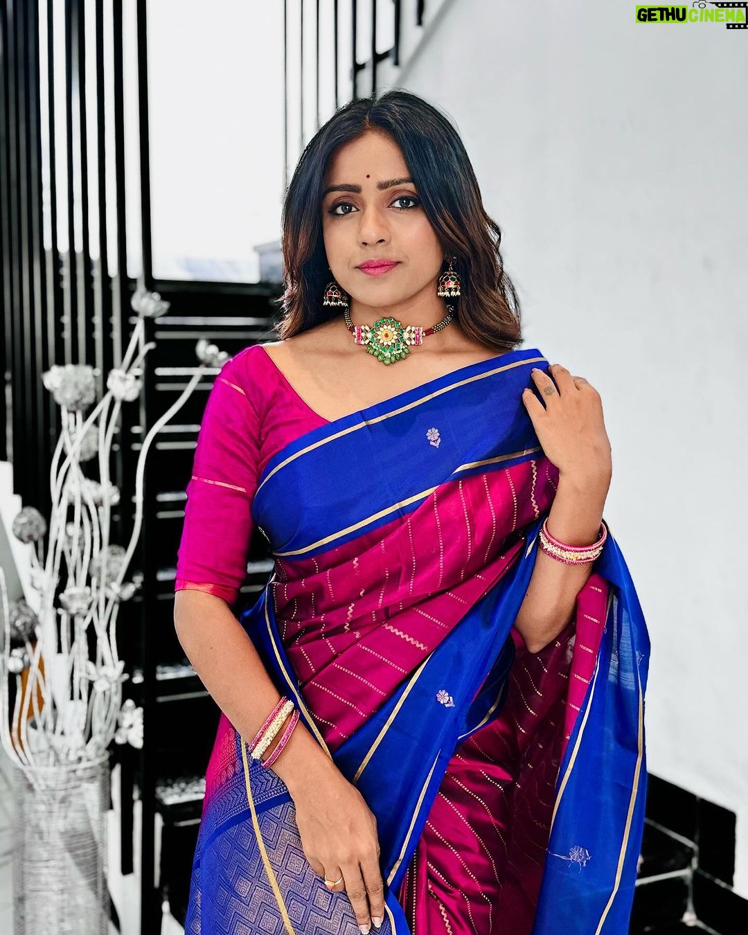 Vithika Sheru Instagram - Nothing feels as perfect as saree 🩷