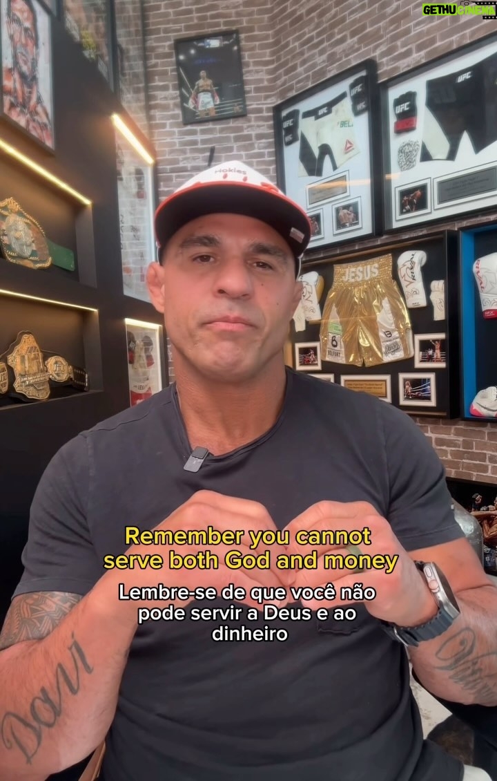 Vitor Belfort Instagram - Escolha com sabedoria a quem você vai servir. Dinheiro é bom, traz conforto e tranquilidade em relação a muitas coisas, mas ele não pode ser seu Deus. Você tem que usá-lo ao seu favor, mas não se deixar dominar pela ganância. Quando você decide servir a qualquer outra coisa além de Deus, você tem que estar preparado para as consequências. // Choose wisely who you will serve. Money is good, it brings comfort but it cannot be your God. You have to use it to your advantage, but not let yourself be dominated by greed. When you decide to serve anything other than God, you have to be prepared for the consequences.