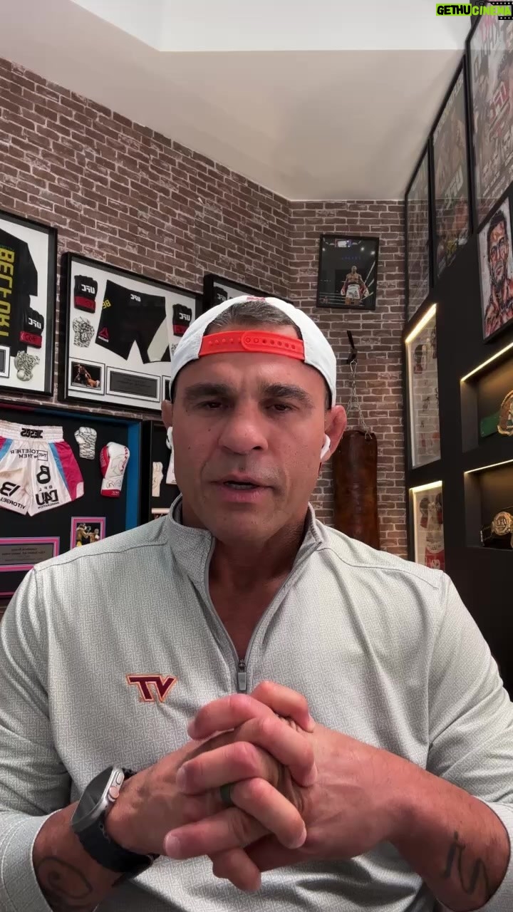 Vitor Belfort Instagram - Live imperdível. Você sabia que 80% da população mundial tem ou terá dores na lombar e nas juntas. Nessa live abordamos técnicas e métodos de comportamentos para trazer um benefício em sua saúde. Muito obrigado meu amigo e doutor @nemisabeh