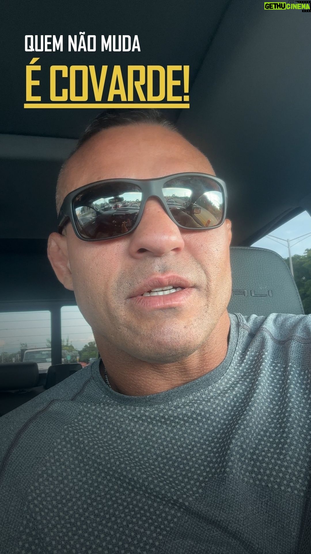 Vitor Belfort Instagram - Todo dia eu levanto e não sou o mesmo de ontem. Mudar não é vergonhoso, não é fraqueza, muito pelo contrário.Mostra que você é humilde o suficiente pra saber que somente Deus é perfeito. Mude todos os dias, sempre que puder. // Every day I get up and I’m not the same as yesterday. Changing is not shameful, it is not weakness, quite the opposite. It shows that you are humble enough to know that only God is perfect. Change every day, whenever you can.