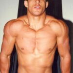 Vitor Belfort Instagram - Passa para o lado pra ver como foi que eu cheguei ao UFC. Eu era muito jovem, mas além de ter alguém muito especial que acreditava em mim, eu mesmo já tinha uma mentalidade de campeão. Nunca pisei no ringue achando que ia perder, mas sempre estive preparado caso isso acontecesse e é assim que você deve encarar seus desafios! // Swipe to see how I got to UFC. I was very young, but in addition to having someone very special who believed in me, I already had a champion mentality. I never stepped into the ring thinking I was going to lose, but I was always prepared if that happened and that's how you should face your challenges! #fight #ufc #mma #boxe #warrior #champion #belfortclub #life #motivation #champion