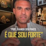Vitor Belfort Instagram - Confie sempre em Deus e nas habilidades que ele deu a você. Não tenha medo das provações e nem dos tempos sombrios, pois neles é que você encontrará sua verdadeira força. // Always trust in God and the abilities he has given you. Do not be afraid of trials or dark times, because it is in them that you will find your true strength.