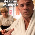 Vitor Belfort Instagram - 💪 Ensinando meu filho a se tornar um verdadeiro homem 💙 E você que é pai tem feito isso? Ou teve esse privilégio? Comenta aí !! O sonho de todo pai é criar seu filho para se tornar uma pessoa responsável e confiante. Hoje, tive a incrível oportunidade de ensinar ao meu filho as valiosas lições que o moldarão em um verdadeiro cavalheiro. Desde ensiná-lo a respeitar os outros, até mostrar a importância da integridade e da bondade, estou dedicado a cultivar seu caráter enquanto ele embarca em sua jornada para a masculinidade. É uma experiência gratificante e humilde assistir a seu crescimento, aprendizado e evolução como alguém que causará um impacto positivo no mundo. Aqui está para criar a próxima geração de homens fortes e compassivos! 💪 Instilling Values: Guiding My Son to Manhood 💙 Every parent’s dream is to raise their child to become a responsible and confident individual. Today, I had the incredible opportunity to teach my son the valuable lessons that will shape him into a true gentleman. From teaching him to respect others, to showing him the importance of integrity and kindness, I am dedicated to nurturing his character as he embarks on his journey to manhood. It’s a fulfilling and humbling experience, watching him grow, learn, and evolve into a person who will make a positive impact on the world. Here’s to raising the next generation of strong, compassionate men! #ParentingGoals #TeachingValues #raisingagentleman #MetasDePaternidade #EnsinandoValores #criandoumcavalheiro