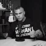 Vitor Belfort Instagram - Faça como se 1 dia fossem mil anos e mil anos como se fosse 1 dia. A oportunidade que você tanto deseja não vai esperar você se preparar para aparecer. Ou você se molda diariamente ou vai ser mais um entre tantos. O que você escolhe? Vem para o Belfort Training, o link está na bio. // Think of 1 day as a thousand years and a thousand years as 1 day. The opportunity you wish for won’t wait for you to prepare for it. Either you mold yourself daily or you will be one of many. What do you choose? Come to Belfort Training, the link is in bio. #belfortclub #belforttraining #motivation #lifestyle #mindset #family