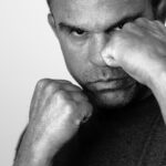 Vitor Belfort Instagram - Comece a semana com determinação! 👊🏽 Você está tendo mais uma chance de ir em busca do que deseja, mas só vai conseguir se levantar da cadeira se começar a agir. Mantenha seu EGO: esforço, sua garra e a sua obediência no caminho e vamos juntos! Jamais abaixe a guarda para seus problemas e desafios. // Start the week with determination! 👊🏽 You are having one more chance to go after what you want, but you will only be able to get up from your chair if you start to act. Keep your EGO: effort, your determination and your obedience on the path and let's go together! Never let your guard down regarding your problems and challenges. #belfortclub #belforttraining #motivation #mma #ufc #lifestyle #mindset #campeãodavida