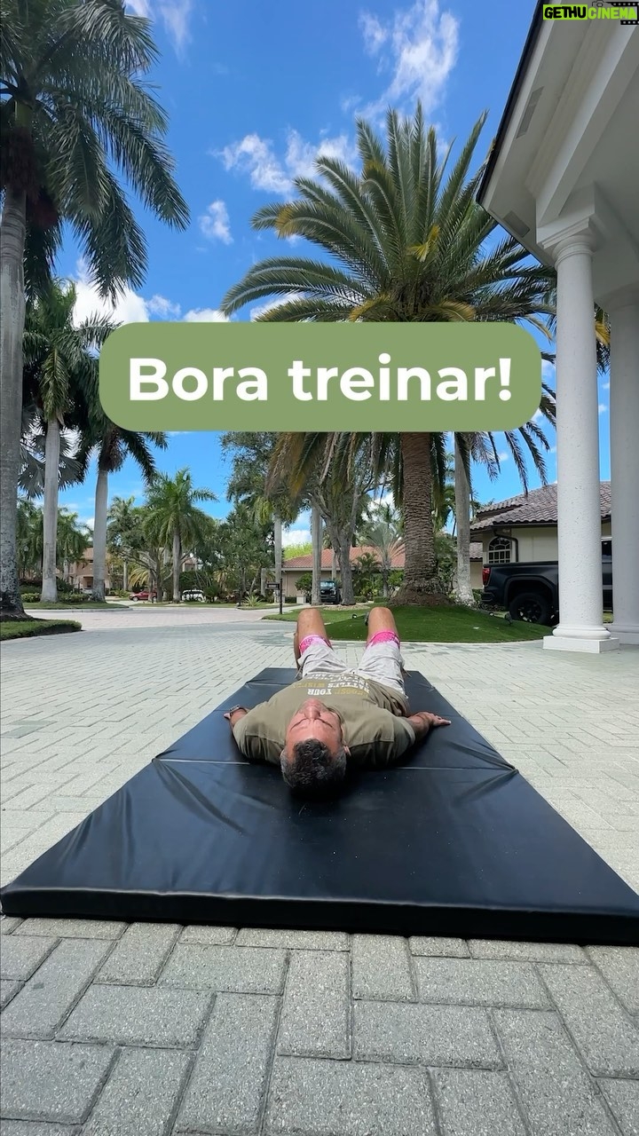 Vitor Belfort Instagram - Ter um corpo funcional é estar pronto para todo e qualquer movimento. Assim como não podemos limitar nossa mente, nosso corpo precisa da mesma atenção. Não basta apenas fazer treinos aleatórios, é preciso entender o que se faz e como se faz. A mobilidade te dá mais consciência corporal e permite um melhor rendimento na hora do treino. No Belfort Training eu te ajudo a preparar o seu corpo, bora? O link tá na bio. // Having a functional body means being ready for any movement. Just as we cannot limit our mind, our body needs the same attention. It’s not enough to just do random training, you need to understand what you do and how you do it. Mobility exercises give you more body awareness and allow for better performance while training. At Belfort Training I help you prepare your body, let’s go? The link is in the bio. #vitorbelfort #belfortclub #lifestyle #mindset #belforttraining #mobility