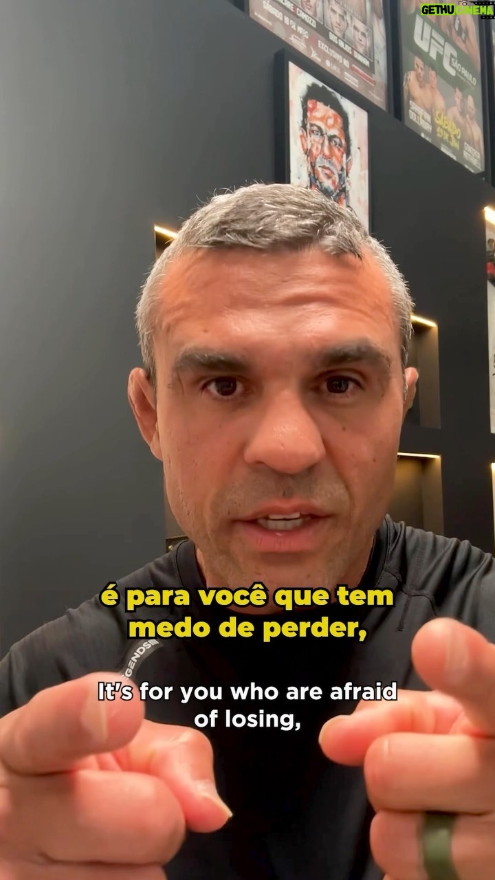 Vitor Belfort Instagram - O poder da derrota é aprender com os erros e isso só ganha quem dá a cara a tapa. Quantas você declinou uma oportunidade? Perde quem não tenta, perde quem não se arrisca, perde quem deixa de aprender. Não caia na ilusão de que a vida vai ser mais fácil. Lute, encare e se surpreenda. E se quiser ter um treinamento que vai te ajudar, clica no link da bio e vem para o Belfort Training. // The power of defeat is learning from mistakes and only those who face challenges win. How many times have you declined an opportunity? Those who don’t try, lose. Those who don’t take risks, lose. Those who stop learning, lose. Don’t fall into the illusion that life will be easier. Fight, face and be surprised. And if you want some training to help you, click on the bio. #vitorbelfort #belfortclub #lifestyle #mindset #belforttraining #motivation