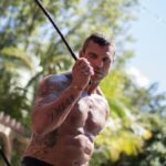 Vitor Belfort Instagram – Para finalizar a semana bem, com um treino de corda, você já conhecia esse treino?