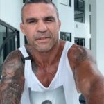 Vitor Belfort Instagram - Mais uma semana que inicia e você tem a chance de fazer diferente! Tome as rédeas, tome as decisões que te levem ao seu objetivo, chega de ficar andando em círculos, pare de dar atenção para o que os outros dizem que você precisa, foque em você. 🥊💥 E se quiser uma orientação, se quiser ter um treino de campeão, vai no link da minha bio. // Another week begins and you have the chance to do something different! Take the reins, make the decisions that lead you to your goal, stop going around in circles, stop paying attention to what others say you need, focus on yourself. 🥊💥 And if you want some guidance, if you want to be a champion the link is in my bio. #sucesso #success #motivation #lifestyle #mindset #mma #ufc #fight