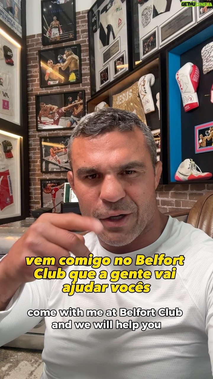 Vitor Belfort Instagram - O seu corpo é o seu primeiro lar, você precisa cuidar dele. As dores quando surgem são indícios de falta de cuidado, por isso se liga nesses exercícios de alongamento e mobilidade que você vai fazer para aliviar as dores das costas, pode ser aí mesmo, no meio da sua sala. Faz e depois me conta o quanto você se sentiu aliviado! E se quiser mais exercícios para cuidar da sua saúde, faça parte do Belfort Club lá nós vamos juntos na jornada do sucesso, clica no link da BIO. // Your body is your first home, you need to take care of it. When pain arises, it’s a sign of lack of care, so check out those stretching and mobility exercises you’re going to do to relieve back pain, it could be right there, in the middle of your living room. Do it and then tell me how relieved you felt! And if you want more exercises to take care of your health, be part of the Belfort Club there we go together on the journey of success, click on the BIO link. #belfortclub #belforttraining #motivation #mma #ufc #lifestyle #mindset #stretching #contraction
