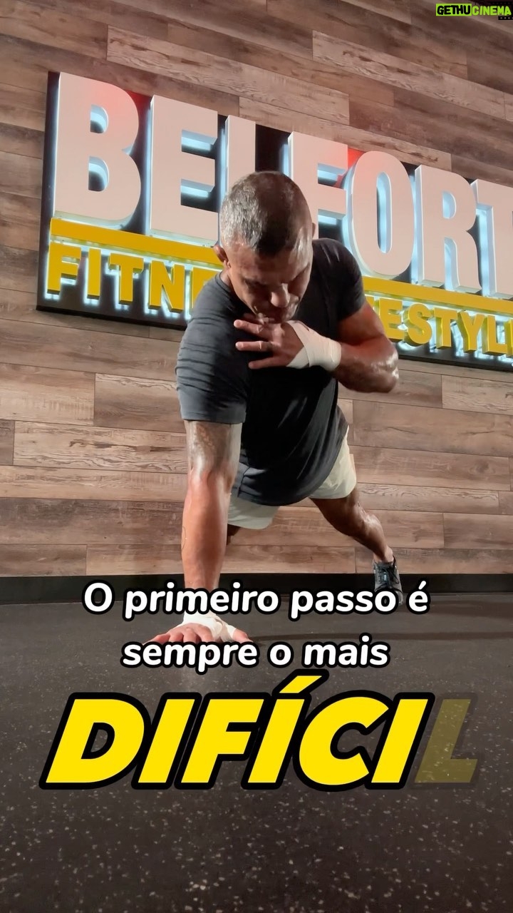 Vitor Belfort Instagram - Eu não espero ter uma luta para me preparar, eu não espero que as coisas aconteçam na minha vida para que eu venha a reagir. Mantenho meu corpo, mente e espírito sempre prontos, o hoje define o nosso amanhã! Como estão suas escolhas? No Belfort Club tenho aulas que vão fazer você sair dessa zona de conforto e se preparar para uma vida de campeão! Clica no link da minha BIO e vem fazer parte de um time de campeões. // I don’t expect to have a fight to prepare, I don’t expect things to happen in my life for me to react. I keep my body, mind and spirit always ready, today defines our tomorrow! How are your choices? At Belfort Club I have classes that will make you leave your comfort zone and prepare yourself for a life of champions! Click on my BIO link and come be part of a team of champions. #belfortclub #belforttraining #motivation #mma #ufc #lifestyle #mindset