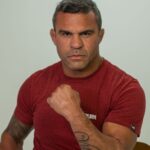 Vitor Belfort Instagram - A procrastinação é um dos pecados que assolam muitas pessoas. Por isso trouxe essa dica, um método que vai te ajudar nessa luta e te tornar uma pessoa vitoriosa, conseguindo ser mais forte. Essa e mais dicas, vocês podem ter na palma da mão no Belfort Club, onde ajudo vocês a mudarem de vida! Clica no link da BIO e vem fazer parte do meu clube. // Procrastination is one of the sins that plague many people. That’s why I brought this tip, a method that will help you in this fight and make you a victorious person, getting stronger. You can have this and more tips in the palm of your hand at the Belfort Club, where I help you change your life! Click the BIO link and come be part of my club. #belfortclub #belforttraining #mindset #procrastinacao #procrastination #lifestyle