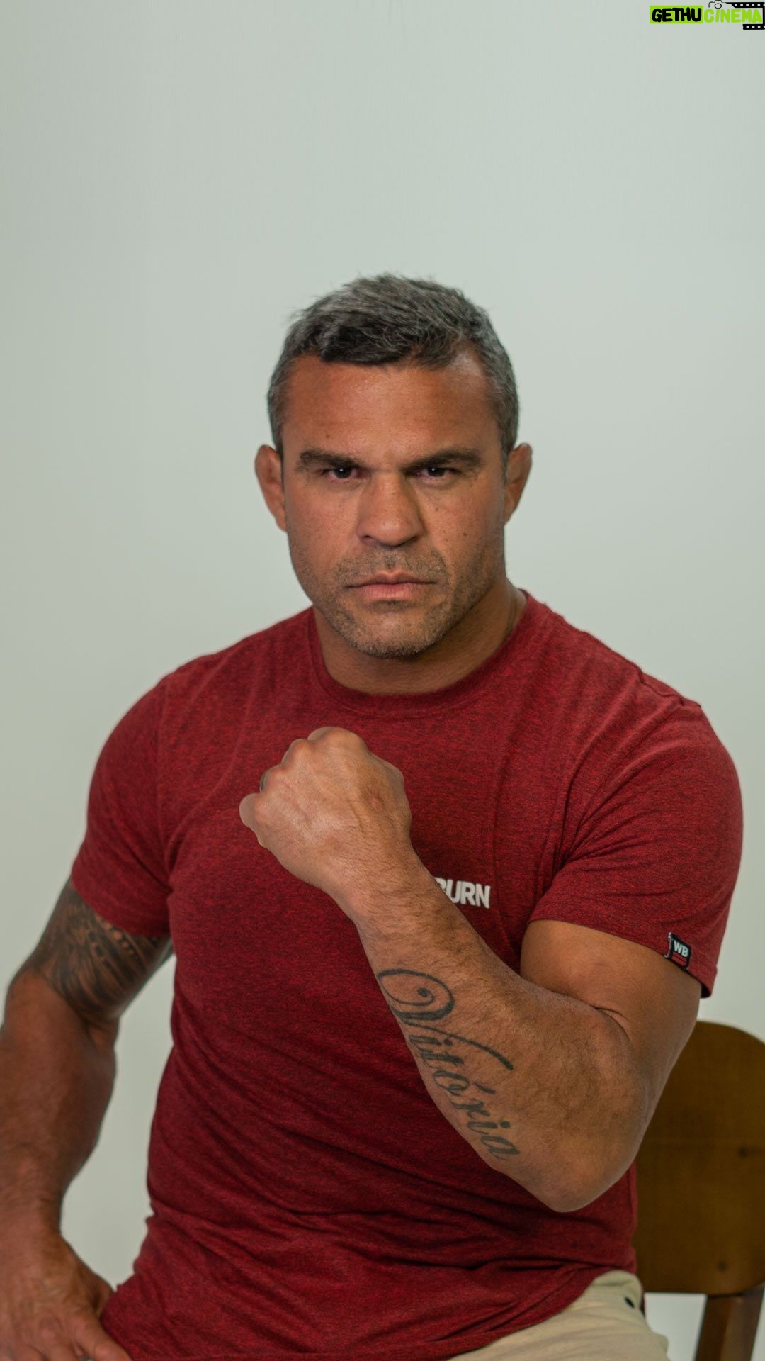 Vitor Belfort Instagram - A procrastinação é um dos pecados que assolam muitas pessoas. Por isso trouxe essa dica, um método que vai te ajudar nessa luta e te tornar uma pessoa vitoriosa, conseguindo ser mais forte. Essa e mais dicas, vocês podem ter na palma da mão no Belfort Club, onde ajudo vocês a mudarem de vida! Clica no link da BIO e vem fazer parte do meu clube. // Procrastination is one of the sins that plague many people. That’s why I brought this tip, a method that will help you in this fight and make you a victorious person, getting stronger. You can have this and more tips in the palm of your hand at the Belfort Club, where I help you change your life! Click the BIO link and come be part of my club. #belfortclub #belforttraining #mindset #procrastinacao #procrastination #lifestyle