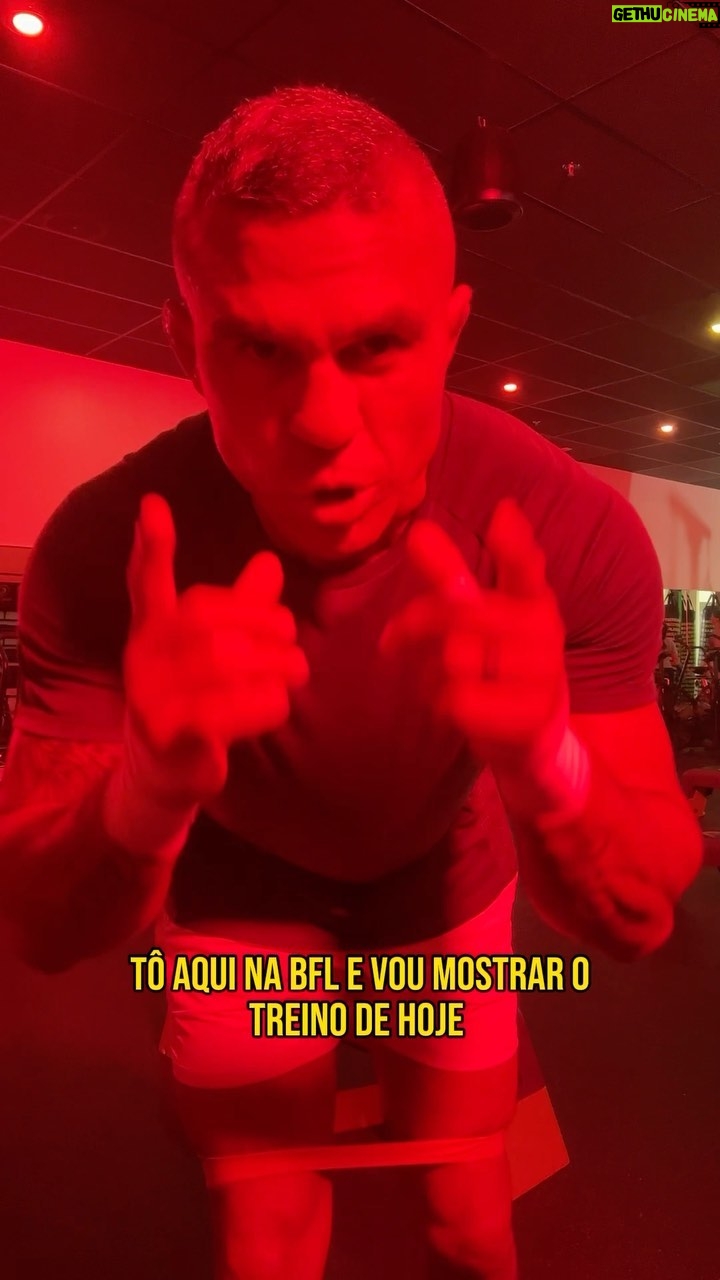 Vitor Belfort Instagram - Seja em casa, na academia, no parque, atingir os seus objetivos depende exclusivamente das suas escolhas. O sucesso só vem quando alimentamos nosso ego do bem, mantenha o esforço, a garra e a obediência em tudo aquilo que leva cada vez para mais próximo do seu objetivo. // Whether at home, at the gym, in the park, achieving your goals depends exclusively on your choices. Success only comes when we feed our good ego, keep the effort, determination and obedience in everything that leads closer and closer to your goal. #belfortclub #belforttraining #motivation #mma #ufc #lifestyle #mindset