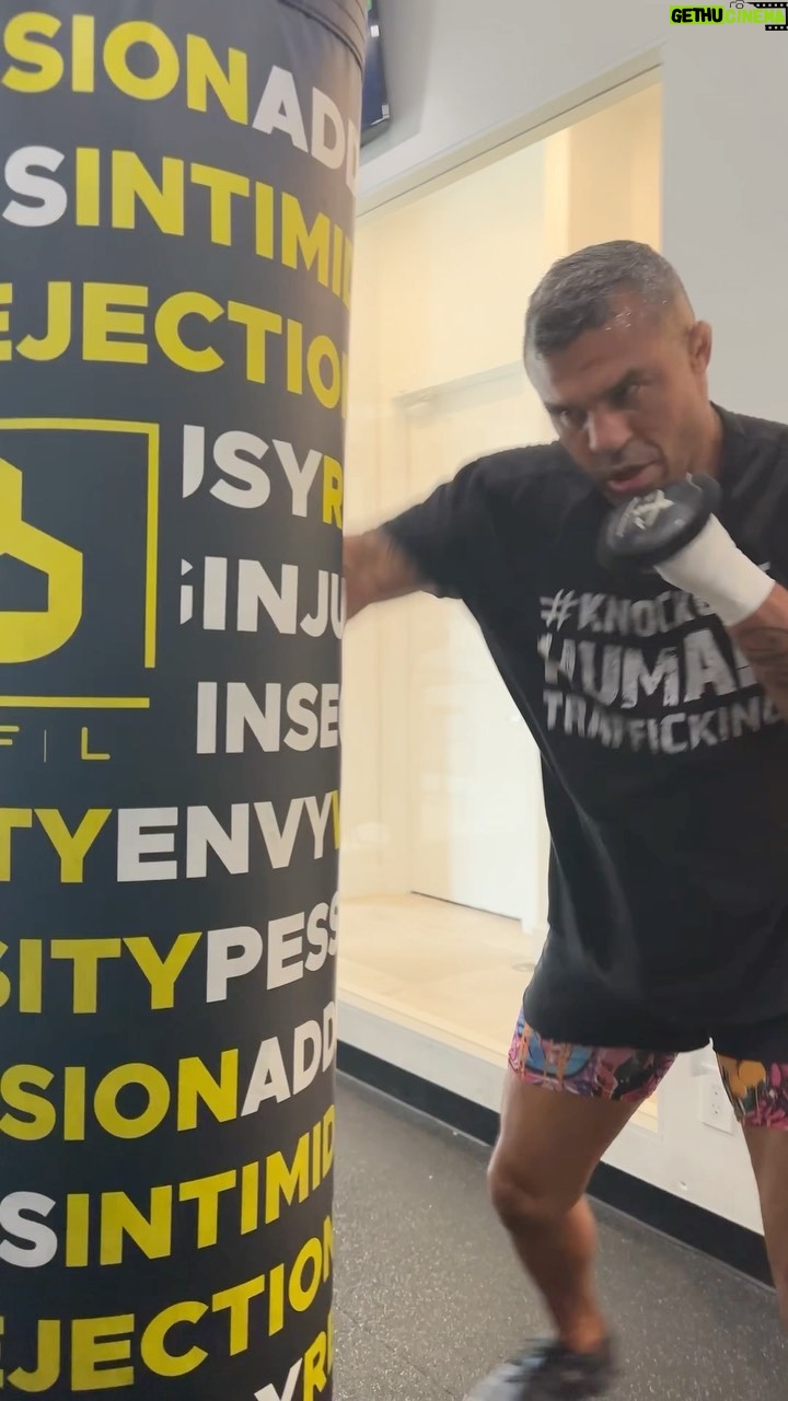 Vitor Belfort Instagram - Uma metodologia pensada para ter resultados de verdade. Um treino que seja realmente funcional, para ter um corpo funcional que vai tr ajudar na busca do sucesso! Isso é ter treinos do Belfort Training! Clica no link da BIO⬅️ // A method thought to have real results. A workout that is really functional, to have a functional body that will help in the pursuit of success! This is Belfort Training! Click the link in my BIO!⬅️ #belfortclub #belforttraining #motivation #mma #ufc #lifestyle #mindset