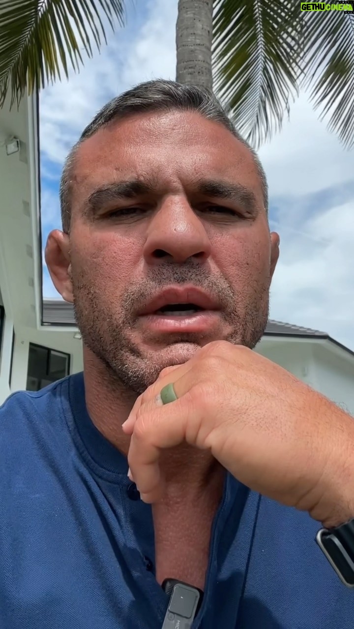 Vitor Belfort Instagram - As perdas fazem parte da nossa vida, afinal a nossa primeira perda é ao sair do ventre de nossa mãe. Mas é desse modo que ganhamos um mundo cheio de possibilidades. Agora me diz: o que tem te parado? O que tem te impossibilitado de ter uma vida de sucesso? Deixa aqui nos comentários // Losses are part of our life, after all, our first loss is when we leave our mother’s womb. But that’s how we gain a world full of possibilities. Now tell me: what has been stopping you? What has been preventing you from having a successful life? Leave it here in the comments #lifestyle #mindset #life #motivation #mylife