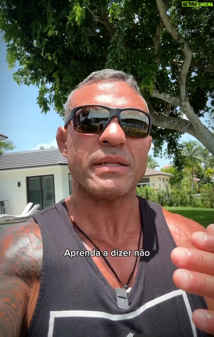 Vitor Belfort Instagram - Pode ser que você esteja fazendo de tudo pra ser um campeão, mas já parou pra pensar como vai se manter um campeão? As escolhas e as renúncias são diárias, mas uma coisa é certa, quem realmente quer, precisa dominar a mente. Me diz qual o seu maior desafio diário? Pode ser mental, físico, espiritual… #belfortclub #belforttraining #motivation #mma #ufc #lifestyle #mindset