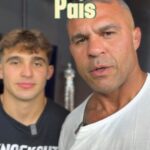 Vitor Belfort Instagram - Eu e o @davibelfort temos um recado para vocês pais, nós queremos mostrar vocês como os pais devem saber escolher e ajudar guiar seus filhos principalmente ainda crianças, a Bíblia tem um versículo que diz “ ensina teu filho o caminho que deve andar e quando ele crescer não se desviará dele” ou seja o seu filho não sabe escolher ainda o que é melhor pra ele eu trago o meu filho Davi como um exemplo de como eu e a @joanapradob fizemos não só com ele mas com as nossas outras duas filhas onde interferimos escolhemos muitas coisas por eles e como isso nos ajudou durante a vida deles para eles serem boas pessoas, bons profissionais, bons cidadãos, e principalmente filhos de Deus, não deixe com que essa agenda de hoje que diz que seu filho deve escolher o que ele quiser, faça seus filhos serem pessoas despreparadas, profissionalmente, emocionalmente e dependentes de ajuda pro resto da vida. Verdadeiros “ Bananas “. Use a sua experiência use a Bíblia para forjar o seus guerreiros. Deus abençoe! Davi and I have a message for you parents, we want to show you how to choose and help guide your children, especially when they are still children, the Bible has a verse that says “teach your child the way he should go and when he grows up he will not deviate from it” in other words, your son still doesn’t know how to choose what is best for him. I bring my son David as an example of what Joana and I did not only with him but with our other two daughters, where we interfere, we choose many things for them and how this helped us during their lives for them to be good people, good professionals, good citizens, and especially children of God, don’t let this agenda today that says your child should choose what he wants , make your children unprepared people, professionally, emotionally and dependent on help for the rest of their lives. Real “Bananas”. Use your experience and use the Bible to forge your warriors. God blesses! #filhos #criação #jesus #Deus #solideogloria