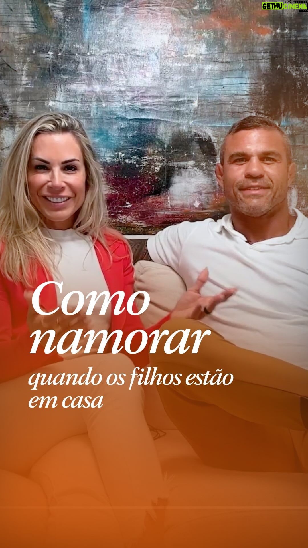 Vitor Belfort Instagram - Tem vídeo novo lá no canal do YouTube - A Casa da Mãe Joana! Pra galera que tá casada e os filhos ainda moram com voce, não podem perder esse bate-papo @joanapradob e @vitorbelfort sobre como namorar com os filhos em casa 😅 Afinal de contas, não podemos esquecer que antes de ser pai e mãe somos marido e mulher, né? Clica no link da bio @joanapradob e assiste o vídeo todo la no YouTube. Não esquece de se inscrever por lá pra receber a notificação em primeira mão de quando tiver vídeo novo!! #casalblindado #namorando #acasadamaejoana