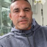 Vitor Belfort Instagram - Vivemos numa cultura cada vez mais negativa, em que é fácil ser puxado para baixo por todos os eventos deprimentes e desencorajadores que inundam nosso coração e abalam nossa mente. O apóstolo Paulo, porém, nos chama para desfrutar da paz de Deus em meio à tempestade, alimentando nossa mente com uma dieta alternativa de notícias. Escreve: “(.) irmãos, tudo o que é verdadeiro, tudo o que é respeitável, tudo o que é justo, tudo o que é puro, tudo o que é amável, tudo o que é de boa fama, se alguma virtude há e se algum louvor existe, seja isso o que ocupe o vosso pensamento” (Fp 4.8). Assista o vídeo completo: https://youtu.be/OlCSqsfP12c?si=L4K4v1rHXtuZ0VAL We live in an increasingly negative culture, where it’s easy to get pulled down by all the depressing and discouraging events that flood our hearts and shake our minds. The apostle Paul, however, calls us to enjoy God’s peace in the midst of the storm by feeding our minds an alternative diet of news. Write: “(.) brothers, whatever is true, whatever is honorable, whatever is just, whatever is pure, whatever is lovely, whatever is admirable, if there is any virtue and if there is any praise, let it occupy your thoughts” (Phil 4.8). #positivismo #otimismo #fe #jesus #vidapositiva