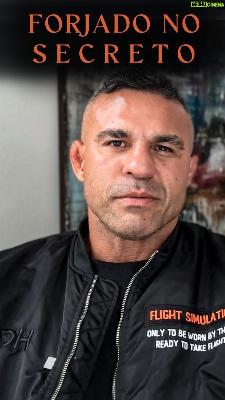 Vitor Belfort Instagram - O atleta ele é forjado no secreto assim como o cristão ele se prepara buscando Cristo no seu secreto, mas ele precisa fazer parte do corpo para não ser apenas um membro deslocado. Vídeo completo no meu canal Vitor Belfort Oficial Link na bio e no Stories https://youtu.be/DF1sh1UH84o?si=qRENGPiz1cicIoRs #atleta #cristao #jesus #cristo #preparation