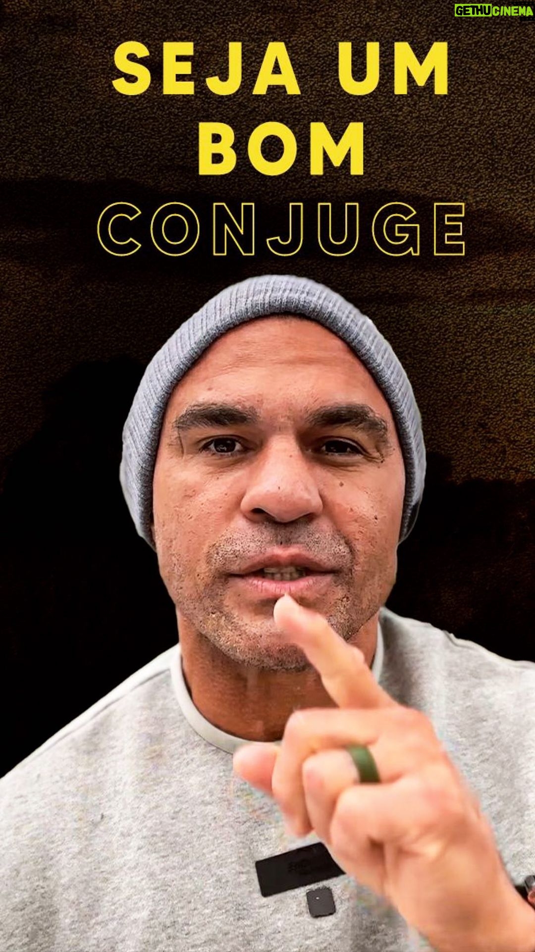 Vitor Belfort Instagram - Se você pudesse voltar atrás o que você faria diferente? Então comece hoje, faça diferente, comece no presente para no futuro você colher os frutos plantando agora. Seja um bom marido uma boa esposa, assim será um bom pai e uma boa mãe ! Assista o vídeo completo no YouTube link no story e na bio https://youtu.be/Y5WD8VO0oaw?si=m5Iz_BvBF_iEvglZ #pai #mae #marido #esposa #casal #feliz