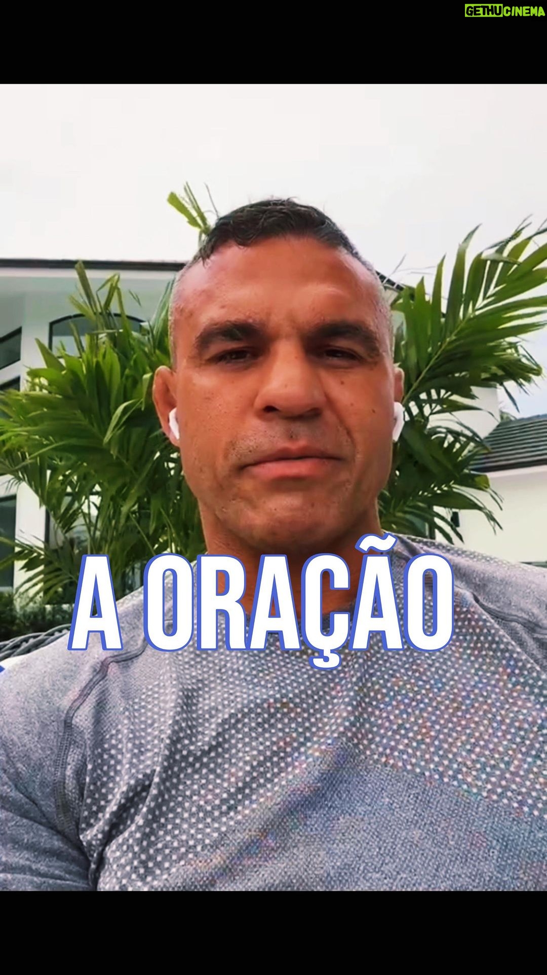Vitor Belfort Instagram - A oração do Pai nosso foi recomendada por Jesus, o interessante nessa oração é que Ele nos ensina a perdoar, para que nosso Pai no céus nos perdoe. The Lord’s Prayer was recommended by Jesus, the interesting thing about this prayer is that He teaches us to forgive, so that our Father in heaven forgives us. #perdoe #oraçãodopainosso #jesus #forgive