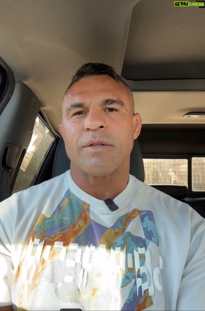 Vitor Belfort Instagram - Auto controle é uma virtude você precisa dominar sua própria mente para então dar o próximo passo, antes de agir e tomar sua decisão . Controle e discipline sua mente #autoconhecimento #autocontrole #controlesuamente #deus