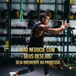 Vitor Belfort Instagram - Se você tratar o treino como algo que você pode fazer ou não, tenha certeza que você vai se arrepender no futuro. Todo dia que você escolhe cuidar do seu corpo ao invés de sentar no sofá e assistir TV é uma batalha mental que você venceu. Lembre que estamos sendo tentados a todo momento e você precisa se manter no propósito. O link para o Belfort Training está na BIO. // If you treat training as something you can do or not do, you’re sure to regret it in the future. Every day you choose to take care of your body instead of sitting on the couch and watching TV is a mental battle you’ve won. Remember that we are being tempted all the time and you need to stay on purpose. The link to Belfort Training is in BIO.