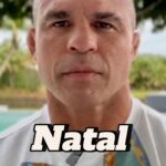 Vitor Belfort Instagram - Hoje comemoraremos o Natal, e essa palavra Natal Significa natalício que é nascimento, nascimento de quem ? Natal é entrada de Deus na terra e a encarnação do verbo de Deus se fazendo homem é Deus enviando o seu filho Para salvar o homem do seus pecados e hoje nós estamos comemorando isso, a maior notícia de todas a maior mensagem de todas que é “ Deus amou o mundo de tal maneira que enviou o seu filho unigênito para todo aquele que nele crê não pereça mas tenha vida eterna” João 3:16 https://youtu.be/q5Yfb1PZbf0?si=jrnMruwutawpxUfm #natal #jesus #nascimento #verbodedeus #encarnacaodedeusnaterra #paz