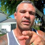 Vitor Belfort Instagram - Eu sempre digo que o seu poder está na sua mente. Não está na sua força física, nem nos seus bens. Quando perceber esse poder, ninguém poderá te parar, então não dê ouvidos e não se limite ao que os outros pensam sobre você 👊🏼 // I always say your power is in your mind. It is not in your physical strength, nor in your assets. Once you realize this power, no one can stop you, so don’t listen and don’t limit yourself to what others think about you 👊🏼