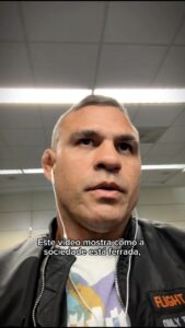Vitor Belfort Instagram - Esse é o rumo que a sociedade está tomando. Lugares que antes eram paraísos, sendo dominados pelo caos. Seja responsável ao escolher seus representantes, porque todos vamos sofrer as consequências. O que nos resta fazer é orar e seguir forte, cuidando da nossa família e colocando Deus em primeiro lugar. // This is the direction society is taking. Places that were once paradises, being dominated by chaos. Be responsible when choosing your representatives, because we will all suffer the consequences. All we can do is pray and remain strong, taking care of our family and putting God first.