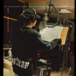 Vivian Hsu Instagram - 午安 只是想說 done!!!!!! 專輯的詞全部寫、完、了！！ 寫、完、了、寫、完、了！！ 我的新年願望是把專輯做完，我做完了 你們呢？希望你們說出來後都會實現 こんにちは、全部もう終わったよ！！ アルバムの作詞は全部終わった！！ 終わった、終わった！！ 私の新年の抱負はアルバムを完成させることです。 完成しました！！ 皆さんの新年の願いや抱負は何ですか？ 口にしたら叶えますように。 Cheers 🥂 #穿著晨悠送的衣服錄音特別順利 #好喜歡晨悠品牌的這件黑色毛衣 @chenyo_official @xiewouk @wuyiyou_