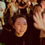 Vivian Hsu Instagram - 有沒有影響你很深的一首歌？ 【Fix you 】是爸爸過世後 陪伴著我的歌 很喜歡 謝謝Coldplay🖤 這也是都疼第一個看的樂團演唱會 很開心你也喜歡我喜歡的樂團 在這裏紀念這個重要的日子 ——————————————— とても影響を受けてる曲ありますか？ 【Fix you】はお父さんが亡くなってから、私が長い間ずっと聴いてて、とても好きな曲です。 ColdPlayさん、ありがとございました。 これも君が初めて観たバンドのライブだね。 ママが好きなバンドを君も好きになってくれたのは嬉しい。 こんなに大事な日を記念に残さないと。 #Coldplay #singaporecoldplay #20240124singapore #新加坡Coldplay風雨無阻 #新加坡國家體育館 #SingaporeNationalStadium