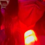 Vivian Hsu Instagram - 有沒有影響你很深的一首歌？ 【Fix you 】是爸爸過世後 陪伴著我的歌 很喜歡 謝謝Coldplay🖤 這也是都疼第一個看的樂團演唱會 很開心你也喜歡我喜歡的樂團 在這裏紀念這個重要的日子 ——————————————— とても影響を受けてる曲ありますか？ 【Fix you】はお父さんが亡くなってから、私が長い間ずっと聴いてて、とても好きな曲です。 ColdPlayさん、ありがとございました。 これも君が初めて観たバンドのライブだね。 ママが好きなバンドを君も好きになってくれたのは嬉しい。 こんなに大事な日を記念に残さないと。 #Coldplay #singaporecoldplay #20240124singapore #新加坡Coldplay風雨無阻 #新加坡國家體育館 #SingaporeNationalStadium