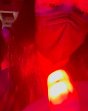 Vivian Hsu Instagram - 有沒有影響你很深的一首歌？

【Fix you 】是爸爸過世後 陪伴著我的歌 很喜歡

謝謝Coldplay🖤

這也是都疼第一個看的樂團演唱會
很開心你也喜歡我喜歡的樂團

在這裏紀念這個重要的日子
———————————————
とても影響を受けてる曲ありますか？

【Fix you】はお父さんが亡くなってから、私が長い間ずっと聴いてて、とても好きな曲です。

ColdPlayさん、ありがとございました。

これも君が初めて観たバンドのライブだね。
ママが好きなバンドを君も好きになってくれたのは嬉しい。

こんなに大事な日を記念に残さないと。

#Coldplay
#singaporecoldplay
#20240124singapore
#新加坡Coldplay風雨無阻
#新加坡國家體育館
#SingaporeNationalStadium