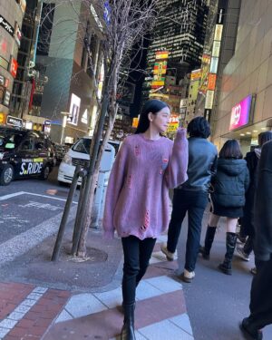 Vivian Hsu Instagram - 喜歡散步，東京有點冷

歩くのが好き，東京は寒いです

毛衣剛剛好 @shhshhshh.tw #6度