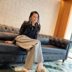 Vivian Hsu Instagram – 早安，過年快到了

新褲子、新球鞋

謝謝 #魏如昀@RETEM03 #Nike

但是穿了20年前的皮衣🖤

黑灰銀永不退流行 你們覺得呢？

————————————————

お早うございます、もうすぐ旧正月。

新しいズボンと新しいスニーカー。

#QueenWei @RETEM03 #NIKE ありがとう

でも革ジャンは20年も着てるやつ🖤

黒とグレー、シルバーは絶対に時代遅れしない色だね。皆さんはどう思う？

@lounes_chen 
@jenny_lin_0418 
@ginnylu