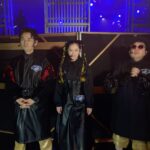 Vivian Hsu Instagram – 幕後花絮是要連著發才有感覺對吧

Behind the Scenes 6支短影片送給你們

我們都為了25年後還能共演感到不可思議

謝謝經紀人幫我們拍下這些珍貴的時刻
也與你們分享3個人上台前的認真練習

發現大哥只要上台前突然沈默，就是在緊張🙈去年還在後台緊張到乾嘔，可是上台後他都總是能完美演出！

前年復活我緊張到忘記帶耳監聽，這次有記得了喔
有發現天山的牛角會發亮會轉動嗎
大哥終於畫上南南見狂也的眉毛了！好狂！

還有，口袋餅乾的動作我們也會跳！
（模仿口袋餅乾、消除上台前的緊張🤣）
———————————————————————
メイキングは連続公開した方が楽しいよね。

Behind the Scenes
6本のショートムービーを皆さんにプレゼント。

私たちは25年後にまた共演できることに不思議だと思ってます。

これらの大切な瞬間を撮ってくれたマネージャーに感謝です。その瞬間も皆さんとシェアしたいと思います。
３人がステージに上がる前真面目に練習してる。アニキが本番前に無口になるのは緊張してると思う🙈一昨年はからえずきまで緊張したし。でもステージに出たらいつも完璧！

一昨年の復活はイヤモニをつけるの忘れたけど、今度はちゃんと覚えてるよ。
天山のツノが光ってて回ってるの気付いた？
アニキも南々見狂也の眉毛を描いた！マジで狂！
そして、私たちはポケビの振りもできるよ！
（ポケビのマネをして、緊張をほぐす🤣）

#黑色餅乾
#ブラックビスケッツ
#BlackBiscuits
#口袋餅乾
#ポケットビスケッツ
#PoketBiscuits
#第74回NHK紅白歌合戦
#2023NHK紅白歌合戰

@nanchan_official_ 
@chiaki77777 
@amano2142 
@lounes_chen 
@shintsaimakeup 
@ginnylu