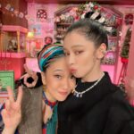 Vivian Hsu Instagram – 跨年前「今晚」先提前陪大家過聖誕🎄

謝謝MISIA的聖誕特別節目「おもちゃ屋MISIA」邀請，第一次和Misia一起唱歌聊天，覺得很溫暖，我們合唱了「恋人はサンタクロース」記得收看喔🎅🏻 

年越しの前に、「今夜」早めのクリスマスを一緒に過ごしましょう。

MISIAさんのクリスマス特別番組「おもちゃ屋MISIA」に出演しました。
初めてMISIAさんと歌っておしゃべりして、とても暖かい思い出になりました。
私たちは「恋人はサンタクロース」を歌いましたよ。是非観てください🎅🏻 

@lounes_chen
@shintsaimakeup
@yoppy0105

【番組名】HAPPYクリスマス おもちゃ屋MISIA２０２３
【放送局】日本テレビ系列全国ネット
【放送日】１２月１９日(火) ２３：５９～２４：５４

【節目名稱】　HAPPYクリスマス おもちゃ屋MISIA２０２３
【播出頻道】　日本電視台⋯⋯
【播出日】１２月１９日(二) 日本時間２３：５９～２４：５４