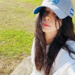 Vivian Hsu Instagram – 待在大自然裏真好

部落拍完電影、繼續部落之旅
這片大草原 真是個放電的好地方
陪孩子玩得像個孩子
帳篷裡有溫泉 太美好了

大自然って良いよね。
集落での映画撮影は終わったけど、私の集落旅はまだ終わってません。
この大草原は子供のエネルギーを発散させるのに最高な場所。
子供と一緒に子供のように遊んだ。
テントの中に温泉があるのが素晴らしすぎる。

#苗栗翩翩泰安GLAMPING
@neweracaptw