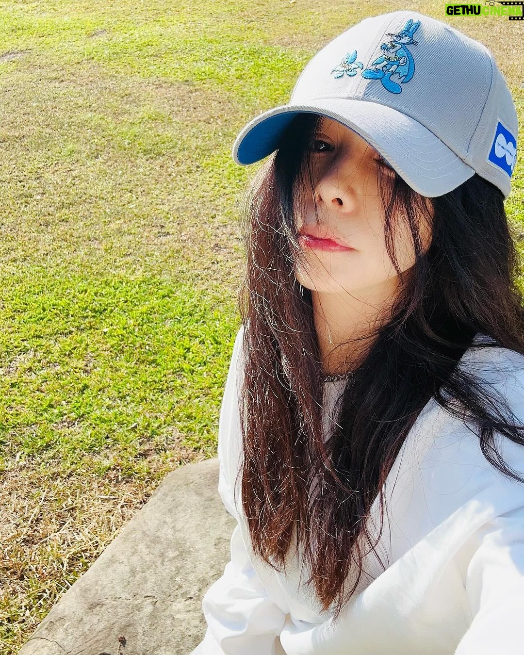 Vivian Hsu Instagram - 待在大自然裏真好 部落拍完電影、繼續部落之旅 這片大草原 真是個放電的好地方 陪孩子玩得像個孩子 帳篷裡有溫泉 太美好了 大自然って良いよね。 集落での映画撮影は終わったけど、私の集落旅はまだ終わってません。 この大草原は子供のエネルギーを発散させるのに最高な場所。 子供と一緒に子供のように遊んだ。 テントの中に温泉があるのが素晴らしすぎる。 #苗栗翩翩泰安GLAMPING @neweracaptw