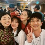 Vivian Hsu Instagram – 剛在山上部落拍完一部電影

【怎麼可能我家的祖先是你家的鬼】
【Oh my ghost, oh my god !】
也恭喜導演獲「優良電影劇本優等獎」

山區裏拍攝雖艱難，大家都平安🙏🏻辛苦了
很特別的一個題材，很開心參與，我們殺青了‼️
好期待看到成片🤍

#導演蘇達 @suta.artist
#黃瀞怡小薰 @estherxun
#撒基努 @sakinu_sa
#渡邊直美 @watanabenaomi703
#劉以豪 @ryu19860812
#怎麼可能我家的祖先是你家的鬼
@ohmyghost_ohmygod

山の中の集落で映画を撮りました。
【Oh my ghost! Oh my god!】
まずは、この映画の監督が書いた他の作品が「良質映画脚本優等賞」を受賞したことにおめでとう。

山の中の撮影はとても大変だけど、みんなが無事で何よりです。とても特別な題材だからみんなお疲れ様〜
この作品に参加できて嬉しいです。オールアップだよ‼️完成版観るのが楽しみ🤍