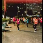 Vivian Hsu Instagram – 當中途的休息等待時刻沒地方去時

我們混進角落裏偷偷參與🤣

那天我們去四四南村看一個百老匯音樂劇
【i love you you’re perfect now change】

4位演員全英文邊演邊唱不停切換角色的演出非常精彩👍還有2位樂手老師(小提琴和鋼琴)

介紹我朋友-小宇老師(鋼琴)
非常的敬佩他👍 @xiaoyu7727 
他的部分還有60場，大家別錯過了！

#百老匯音樂劇 #ブロードウェイミュージカル 安#iloveyouyou’reperfectnowchange
@LPC2023 @activaproductions

舞台の途中休憩の時に行くところがないから、隅っこでこっそり参加。
私が見つかる？ついていけないのは私🙈

あの日、四四南村でブロードウェイのミュージカル【i love you you’re perfect now change】を観ました。

4名の役者はみんな英語で演じながら歌ってました。たくさんの役を切り替えててすごいでした。物語のテンポも良くて、とても良い脚本だと思います👍

そして2人のミュージシャンもすごくて(バイオリンとピアノ)

ピアニストの小宇先生は私の友達です。
とても尊敬です👍
彼はあと60公演があるから、皆さん見逃さないでね！