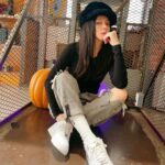 Vivian Hsu Instagram – 專輯開錄

三個星期寫了五首很喜歡的歌詞
也有你們愛的抒情歌
你們都好嗎？
你們的腦袋瓜都在忙什麼？

#OOTD #穿新球鞋錄新歌 #nike @shhshhshh.tw 

アルバムのレコーディングがスタート。

三週間ですごく気に入った曲を五曲書いた。
皆さんが大好きなバラードも。
皆さんお元気？
皆さんはどんなことで頭が回ってるのかな？

#新しいスニーカーで新しい曲のレコーディング