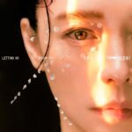 Vivian Hsu Instagram - 久等了 單曲新歌封面 喜歡嗎？ （誰準你們有別的答案🤣）請用💛回答 新專輯推出前 先為大家帶來一首慢歌 【不愛自己現在的樣子】3/1正式上架 寫給每個人「內心的自已」 而，不在鏡頭裡的另外半邊臉 代表著「不愛的自己」 為劇而寫，不同於平時寫歌，感覺自己背負著重大的使命感和責任，其實有點壓力，在寫詞過程中，常會有很多掙扎，想著怎麼樣更符合劇和角色，處於自己和自己打架的狀態，包括錄音也是，這應該是當歌手和作詞人以來，製作時間最久的一次經驗 謝謝我的製作人陳建瑋老師💛 這首歌呼應劇中每個角色的「不得已」 疫情影響很多事情的「不得不」 願你們也能因為這首歌 為這些負能量找到出口 好好地愛自己。 #金曲製作人陳建瑋 #徐若瑄 #VIVIANHSU #ビビアン・スー #不愛自己現在的樣子 #LETTINGGO #華麗計程車行片尾曲 #AWonderfulJourney #華麗計程車行のエンディング曲 —————————————————— お待たせ。新曲のジャケ写、気に入ってくれた？ 心を込めて答えてね（他の答え許さないからな🤣） アルバム出す前に、このバラード曲を先に聴かせたくて 【不愛自己現在的樣子】3/1配信開始 皆さんの「心の中の自分」へ書いた詞だ。 ジャケ写に映ってない半分の顔は「好きじゃない自分」を表してる。 ドラマのための作詞はいつもの作詞とは違って、重大な使命と責任を背負ってる感じがして、正直少しプレッシャーが感じてた。作詞期間中にどうすれば物語と役にもっと近付けられるかって色々と葛藤した。自分と自分でケンカしてる状態だった。レコーディングの時もそうだった。歌手として作詞家として、一番時間かかった制作かもしれない。 プロデューサーの陳建瑋先生に感謝です。 この曲は劇中役の「やむを得ず」、そしてコロナで色んなことが「やむを得ず」になったことに呼応してる曲です。皆さんがこの曲でマイナスエネルギーを解放し、自分のことをもっと愛することを願います。 Producer: @jackychenmusic Photographer: @icura2000 Hair: @lounes_chen Make up: @shintsaimakeup Stylist: @melinachen